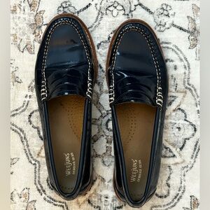 G.H. Bass Weejuns Navy Blue Patent Leather Loafers Size 8
